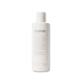 Blu Atlas Men's Natural Shampoo Santal Cedar scent close-up showcases travel-friendly packaging for on-the-go cleansing.