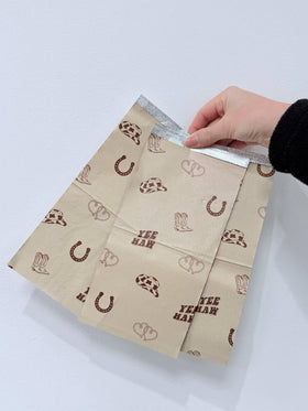 Durable no-rip design resists tearing in busy salon color sessions