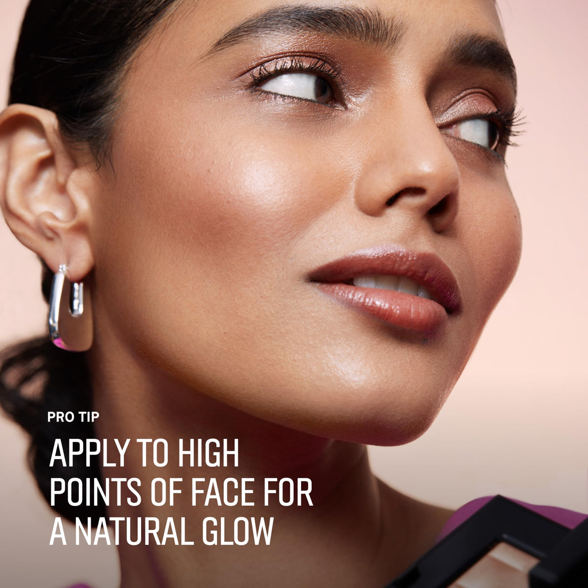 Bobbi Brown Highlighting Powder eye-lid glow option.