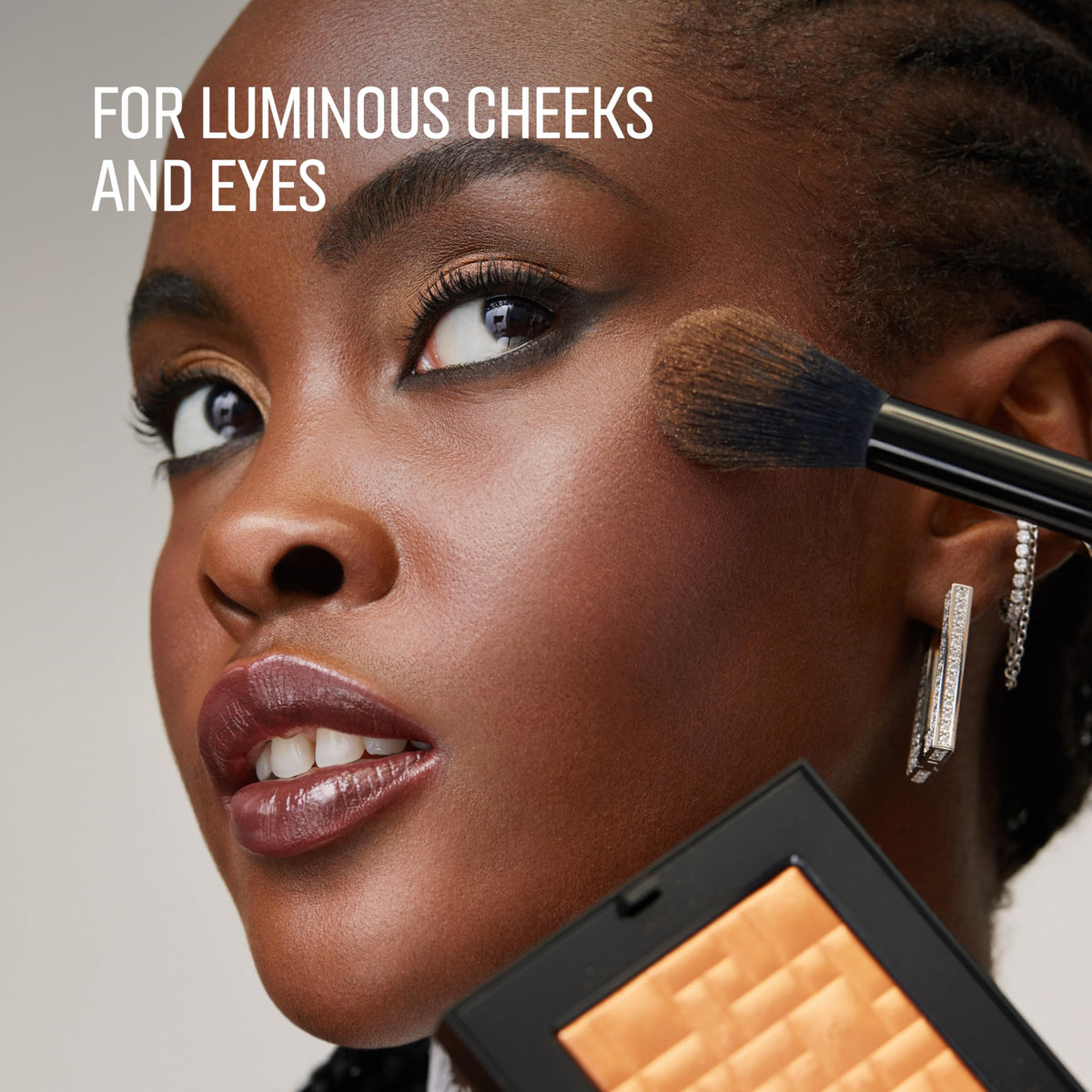 Bobbi Brown Highlighting Powder wet-application for high-impact glow.