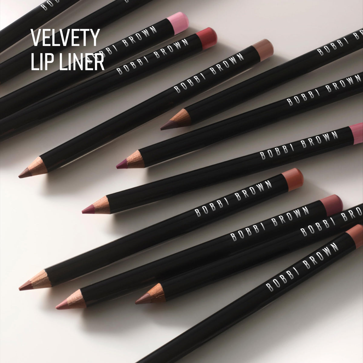 Bobbi Brown Lip Pencil Cocoa velvety texture for smooth lip definition.