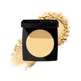 Bobbi Brown Sheer Finish pressed powder compact delivering a natural matte look