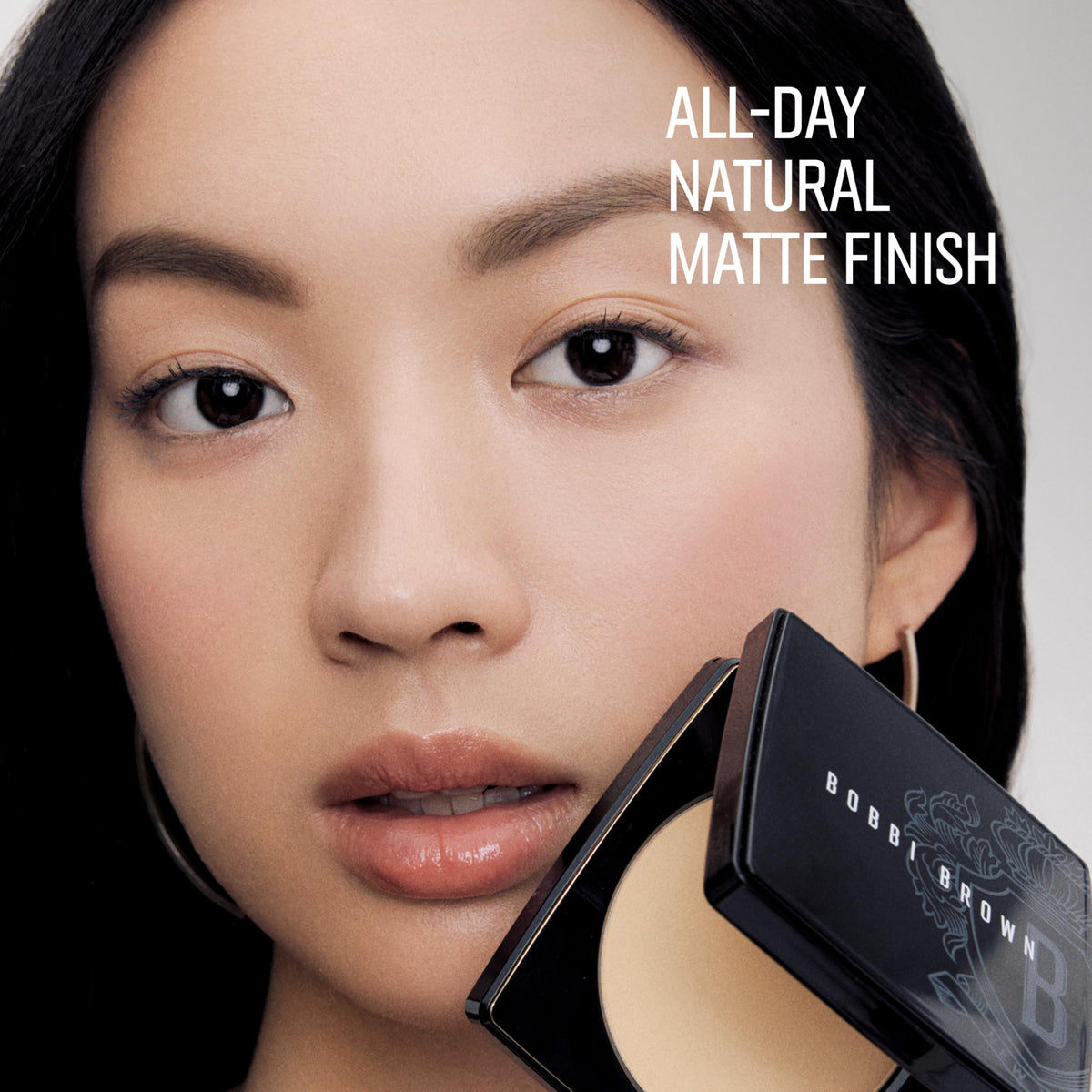 Bobbi Brown Sheer Finish pressed powder in Soft Porcelain for even complexion.