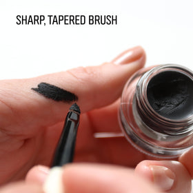 Bobbi Brown Ultra Precise Eyeliner Brush offers maximum control for ultra-precise looks.