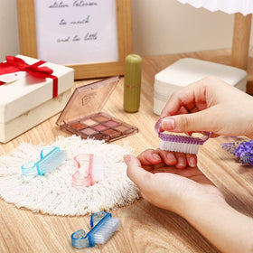 Bokon nail brush suitable for kitchen and bathroom dirt removal.