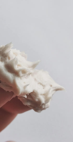 Bon Sens hair wax matte finish application demonstrates subtle hold and natural sheen