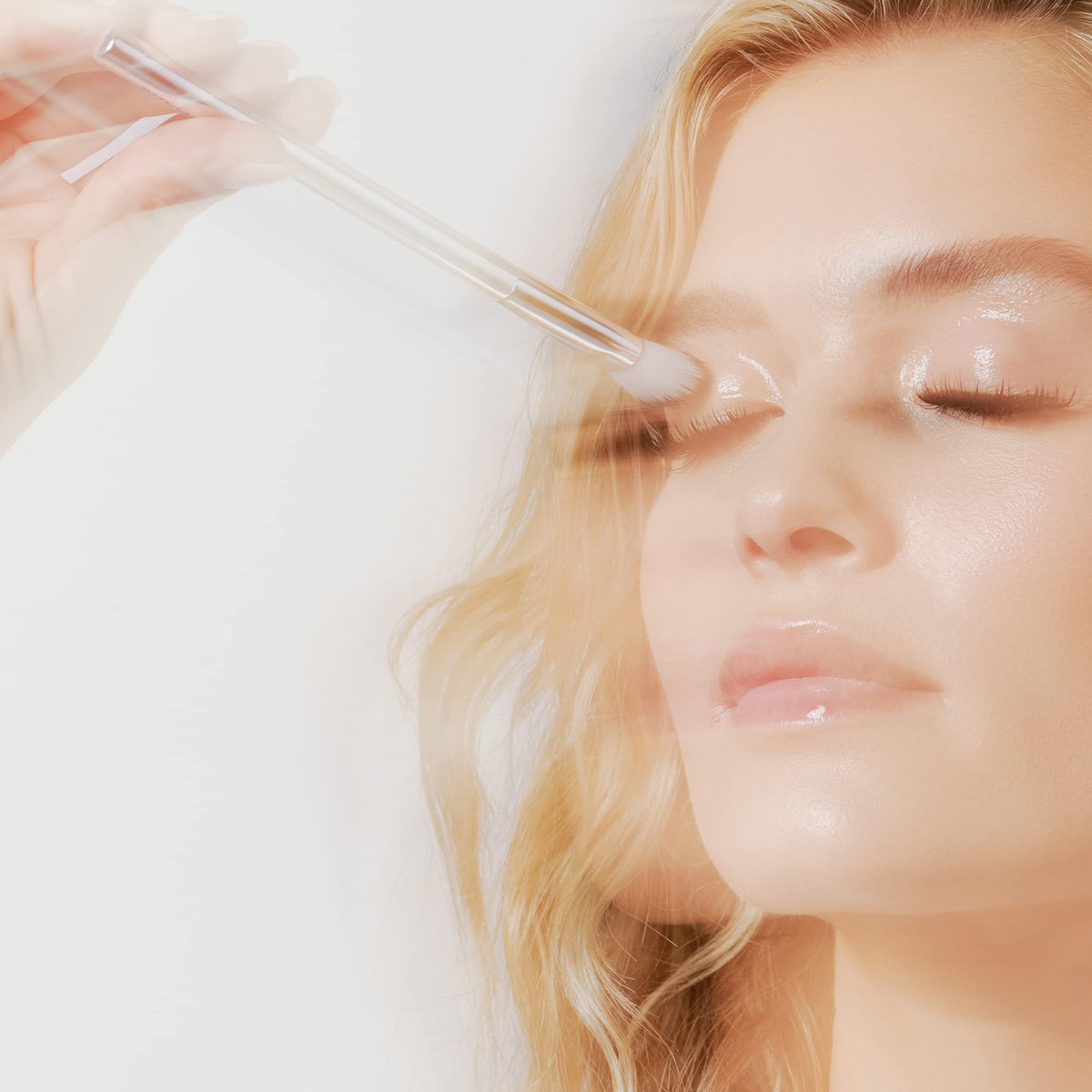 Borboleta Clean Swoop Brush designed for precise application with Breakdown Makeup Remover.