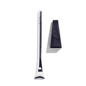 Borboleta Clean Swoop Brush hugs the lash line for gentle makeup removal.
