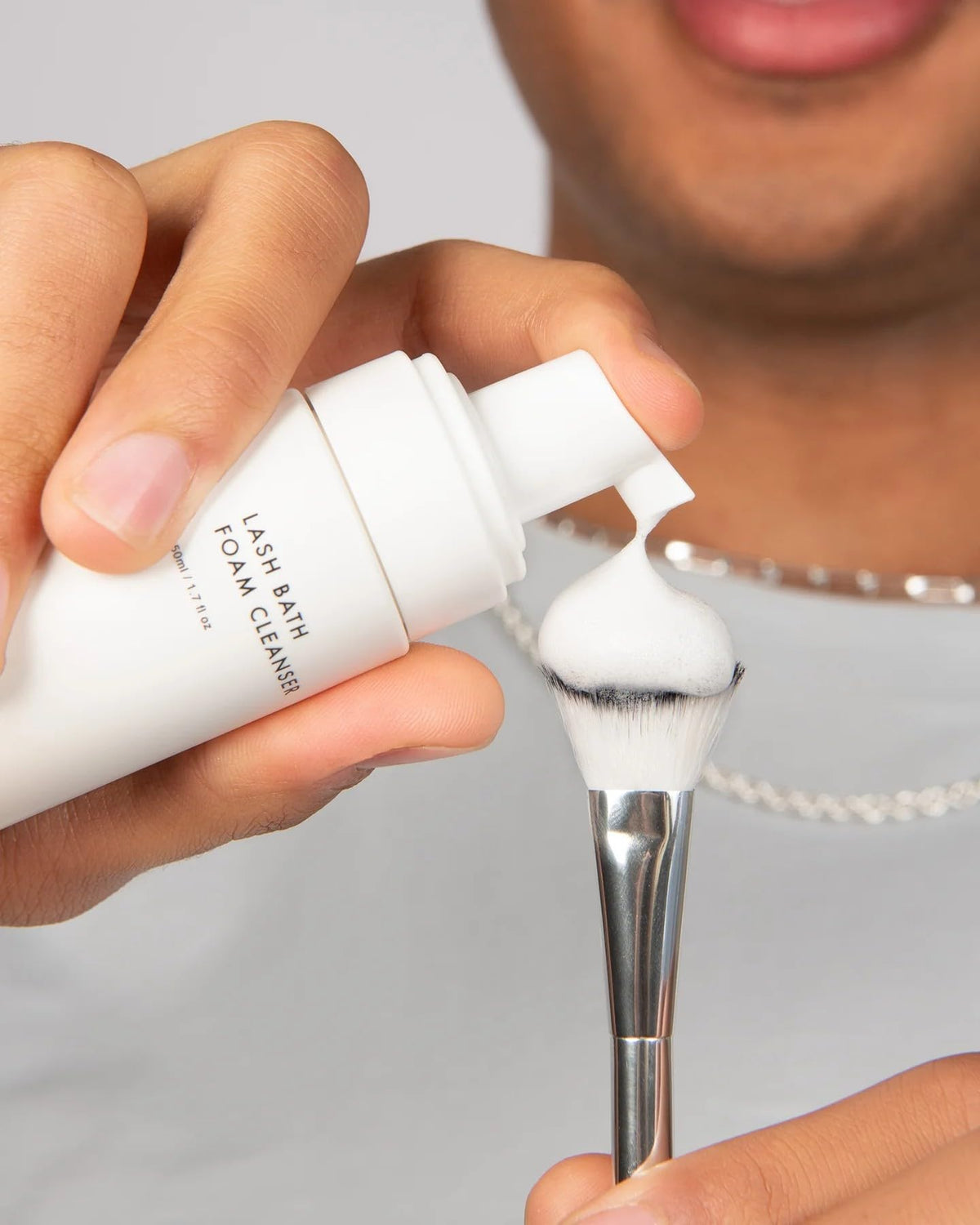 Borboleta Lash Bath Foam Cleanser application demonstrating easy foam cleanse for lash extension care.