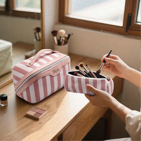 BOYATU travel-toiletry bag with handle for easy carry