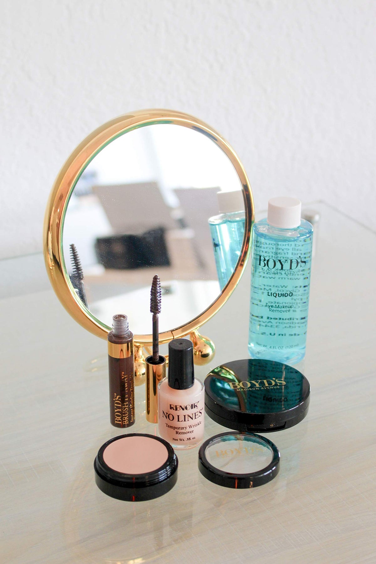 24-hour wear swatch of Boyd’s Madison Avenue Brush It Away.