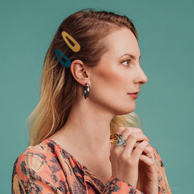 B.PHNE hollow rectangle design adds cute flair while holding hair in place.