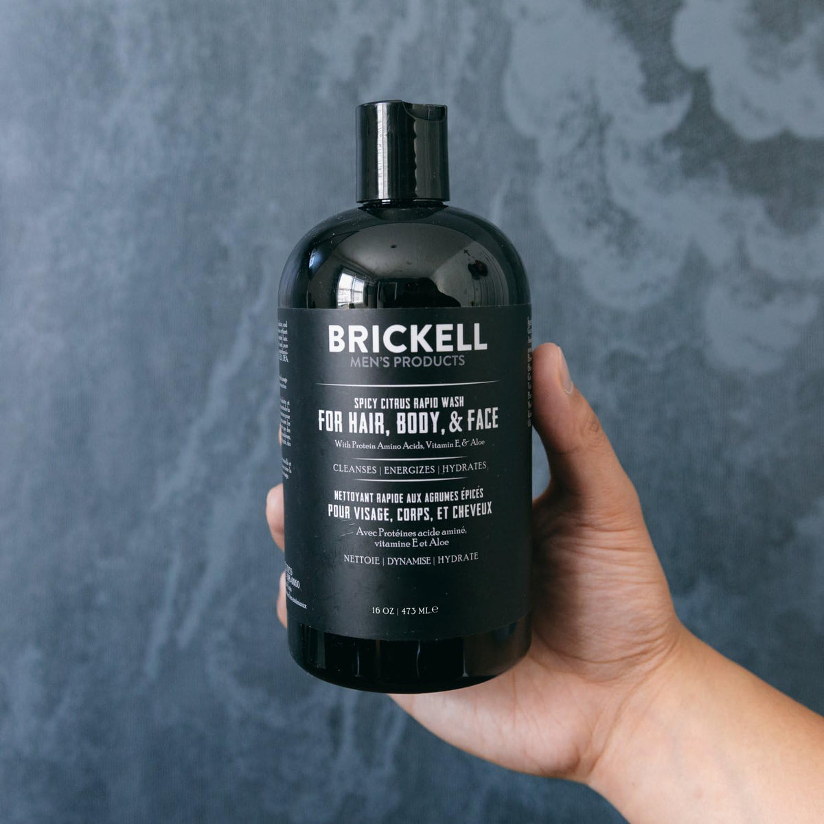 Brickell Men's Rapid Wash close-up with aloe and Vitamin E ingredients