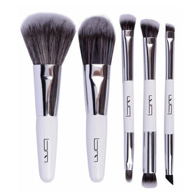 Brush Master travel makeup brushes set with pouch shows compact design ideal for trips and on-the-go touchups