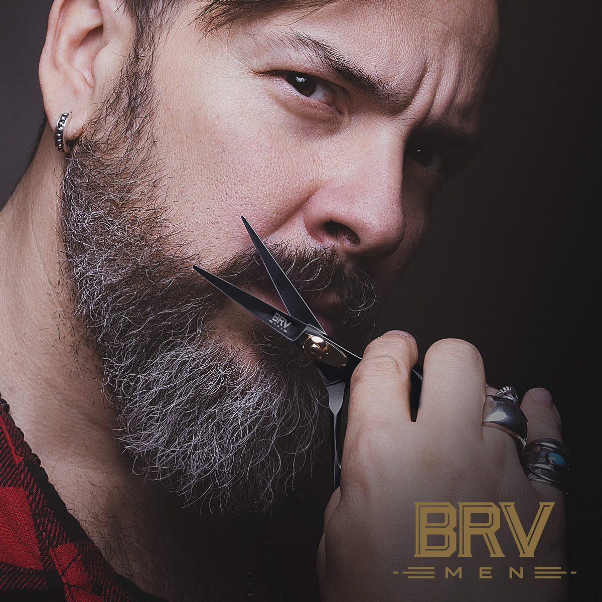 BRV MEN black finish with gold pins adds a stylish grooming tool look.