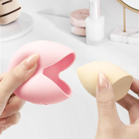 BSJIASHIWEI travel brush case compartments help separate brushes and sponges for easy packing.
