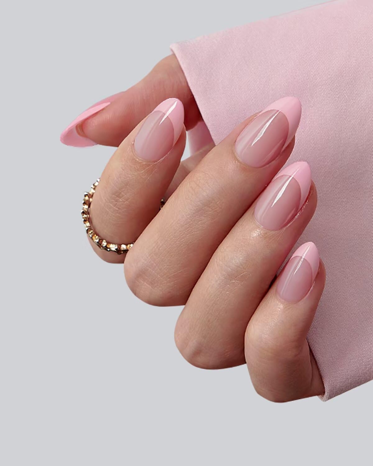 BTArtboxnails XCOATTIPS pre-applied primer and base coat for quick extensions.