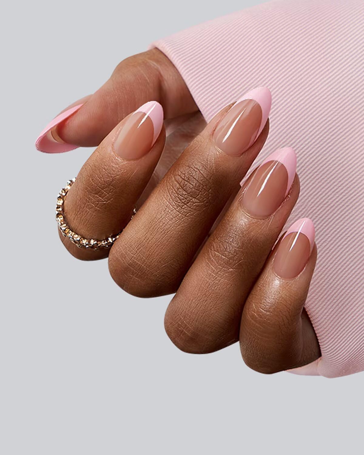 BTArtboxNails XCOATTIPS short almond nails for comfortable, natural-looking extensions.