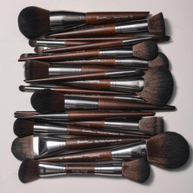 Bueart Design foundation brush for flawless base application