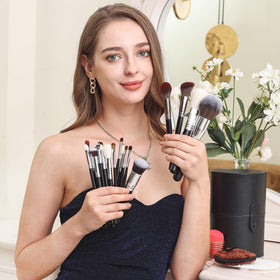 Bueart Design extra large holder case keeps brushes organized and ready.
