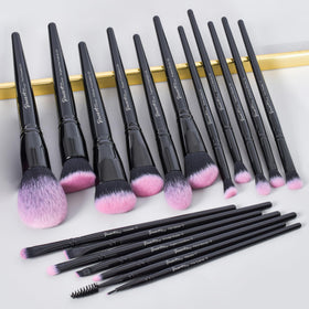 Bueart Design smudge shader brush for seamless eyelid edges