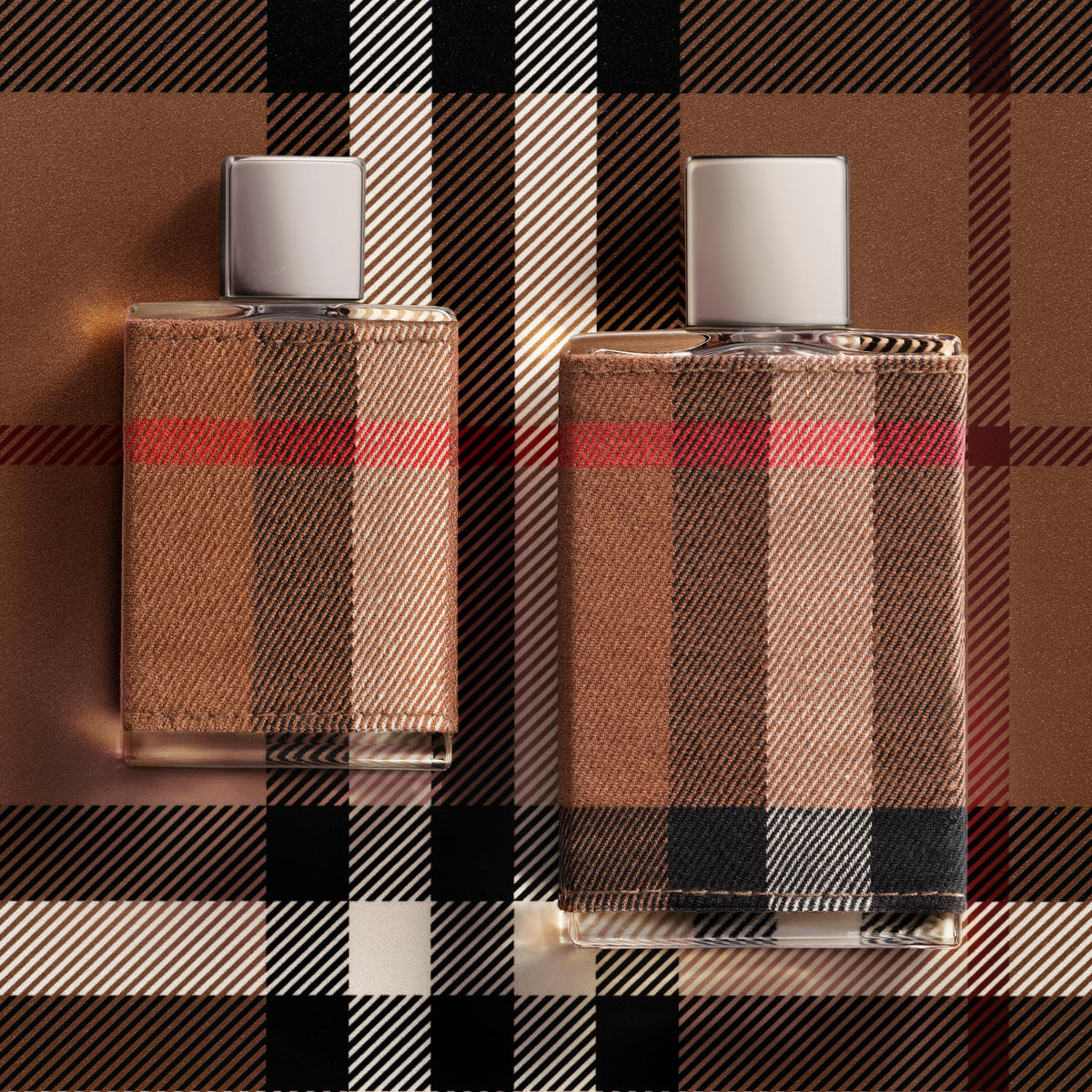 Spray bottle design of Burberry London enables easy daily application.