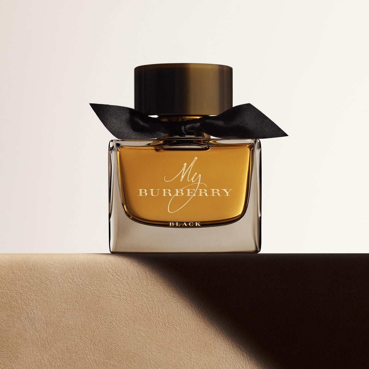 Burberry My Burberry Black Parfum top notes of jasmine and rose for bright opening