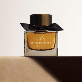 Burberry My Burberry Black Parfum top notes of jasmine and rose for bright opening