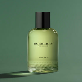 Burberry Weekend EDT cap close-up emphasizes warm amber and honey notes for evening use