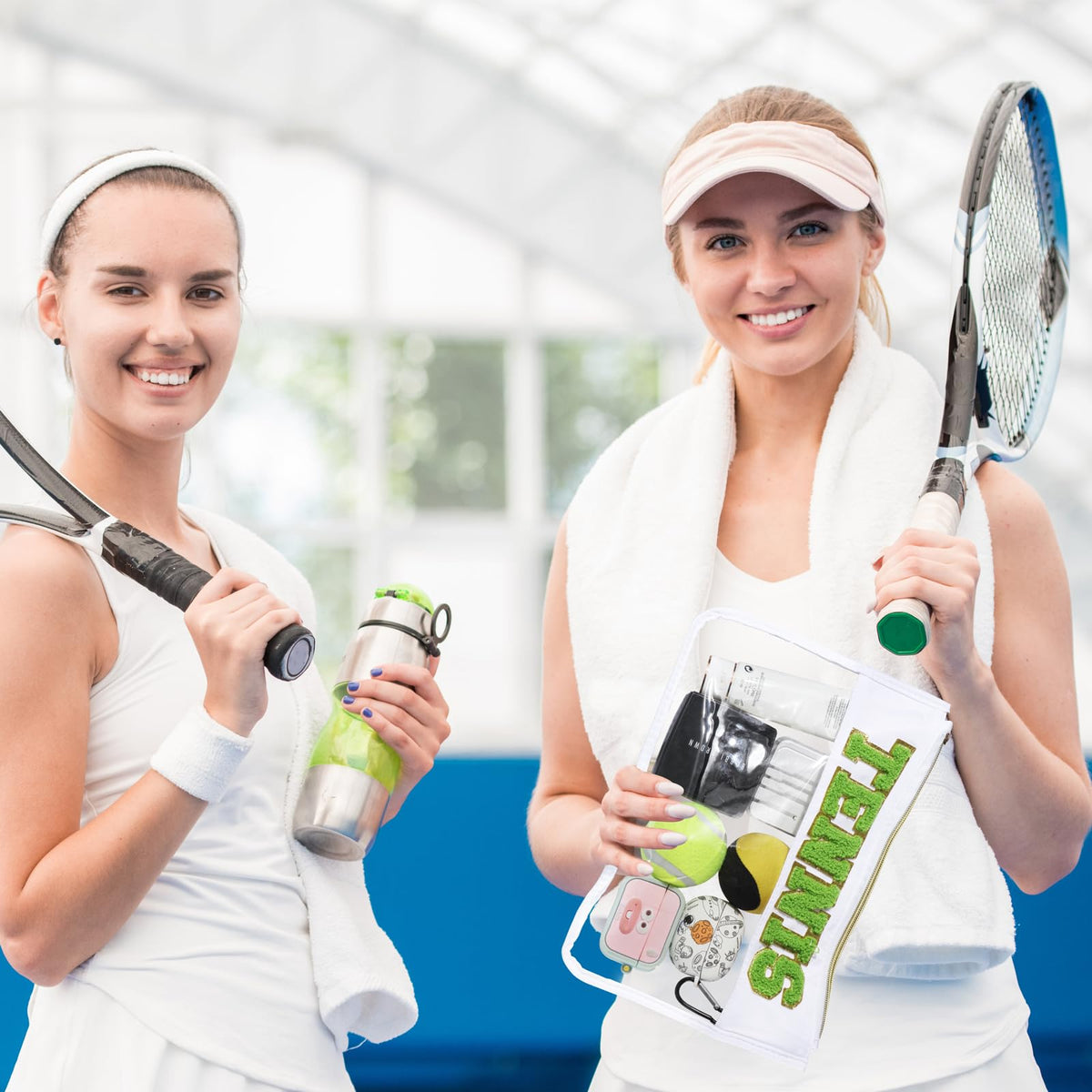 BuyCard gift-ready bag for women with sporty design for tennis fans.