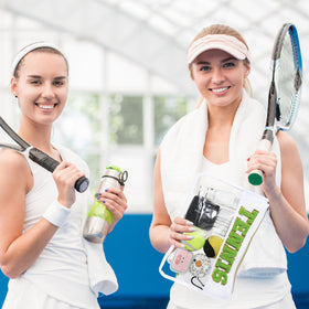 BuyCard gift-ready bag for women with sporty design for tennis fans.