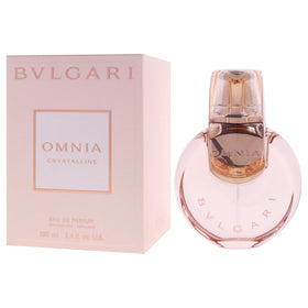 BVLGARI Omnia Crystalline flacon glass reflection conveys refined, luminous aesthetics.