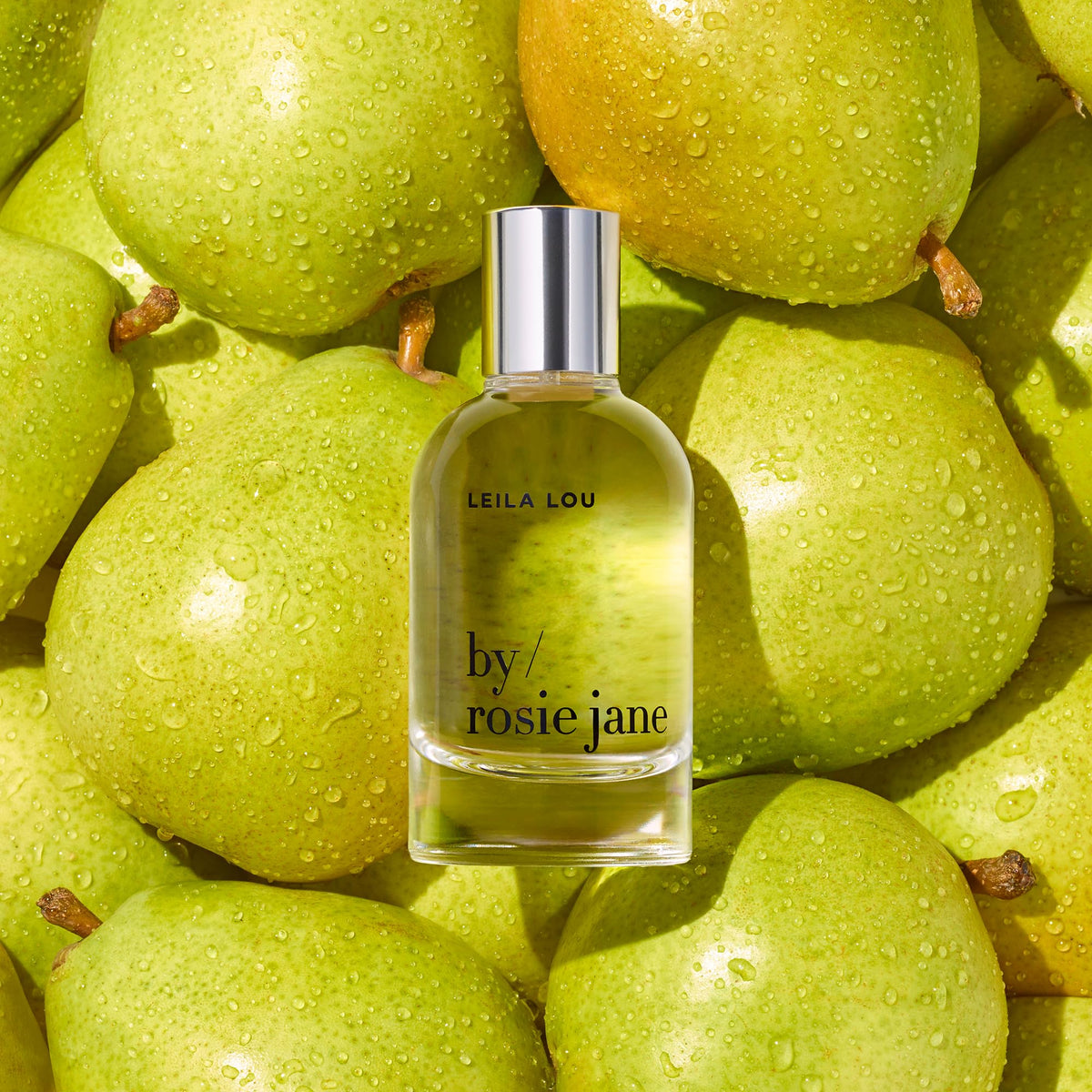 Leila Lou fresh grass sillage image illustrating green, clean scent aura.