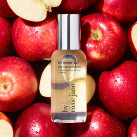 Island lily and jasmine petals highlight the layered scent profile