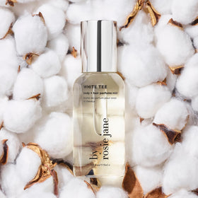 Lily water and jasmine base notes on skin