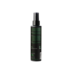 By Vilain Sidekick texturizing priming spray in action adds grip and body