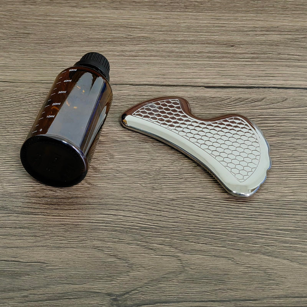 BYYDDIY back-design scraper covers large back and neck areas.