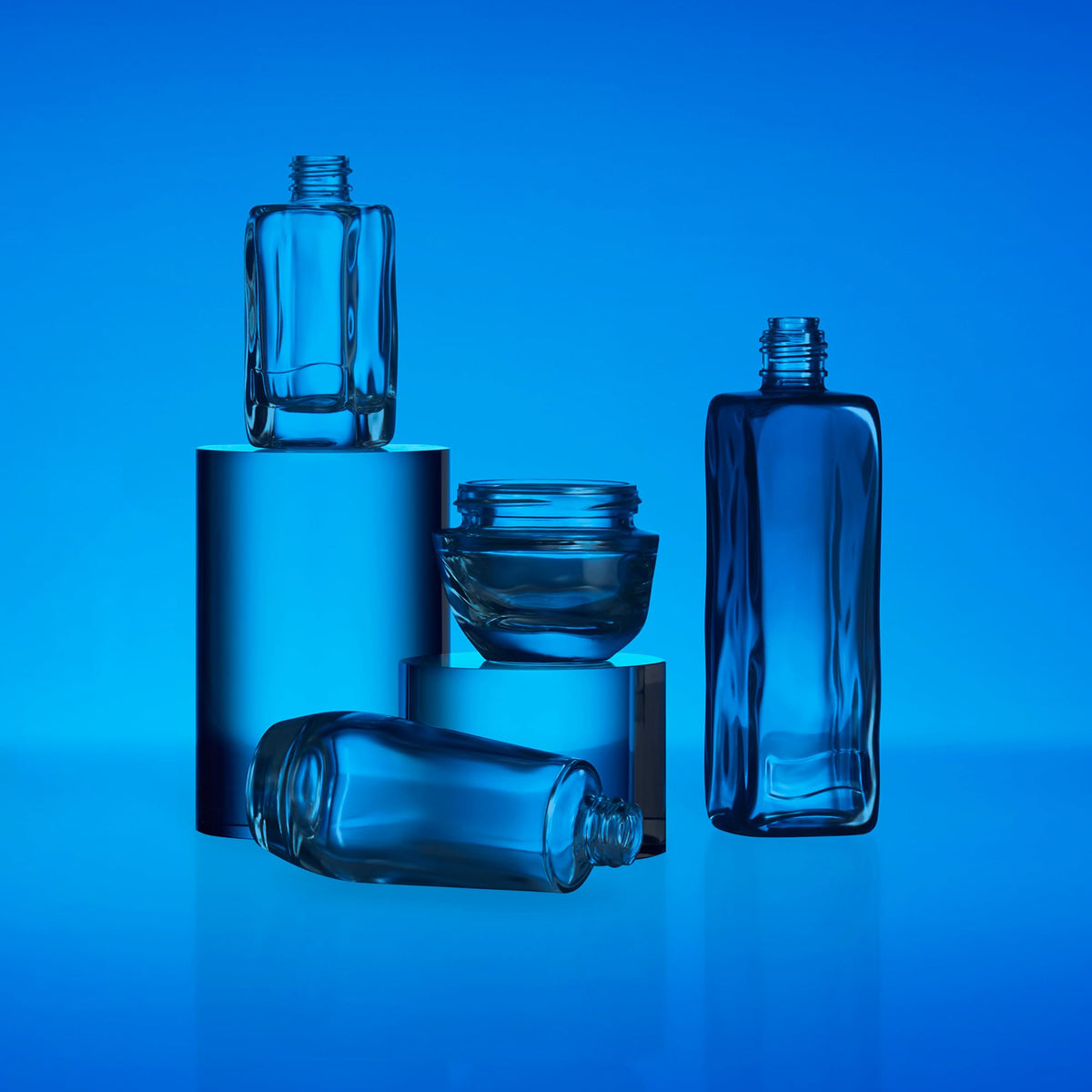 Cacharel Noa packaging highlights timeless design and crystal clear bottle