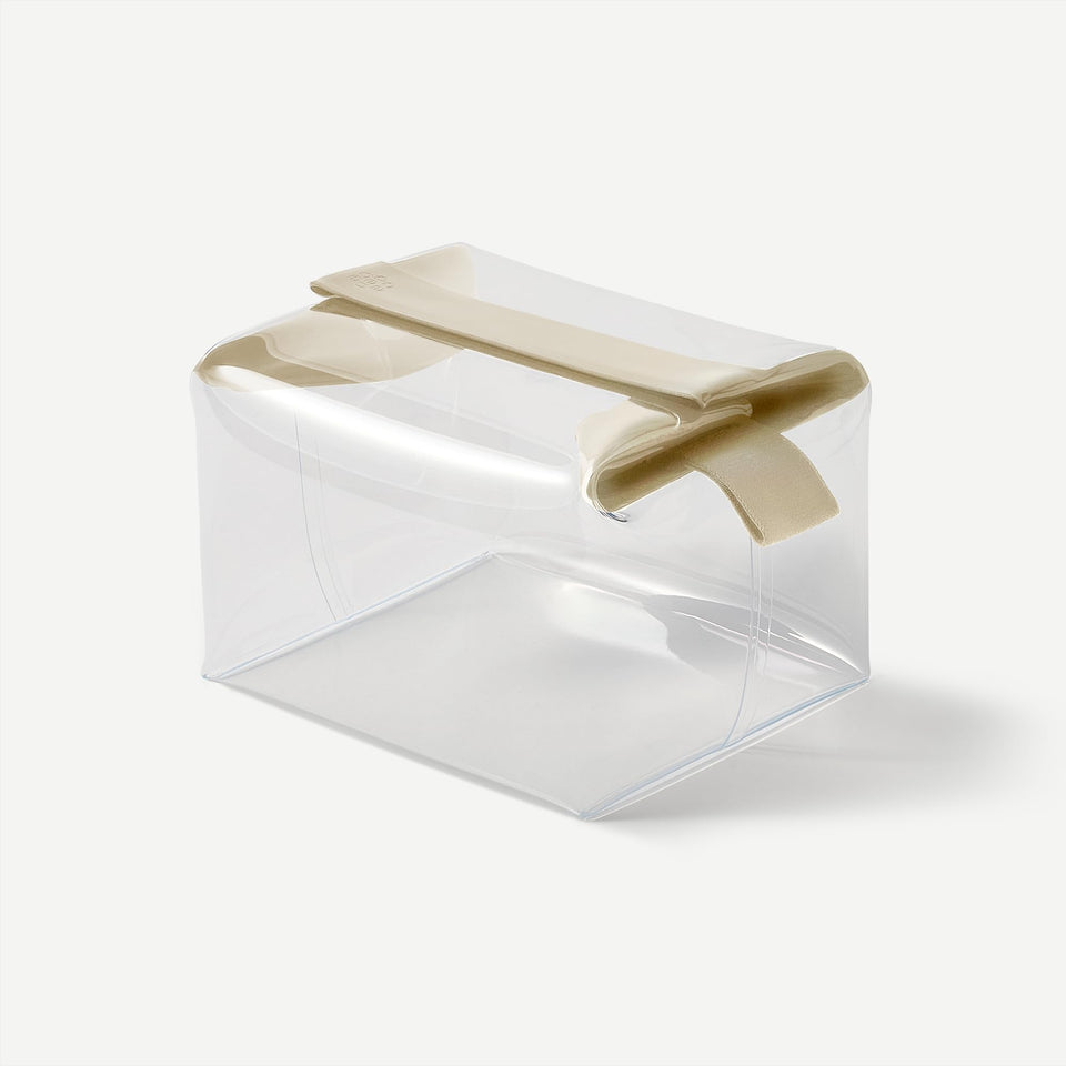 Cadence Parcel clear kit with magnetic closure for quick access during travel