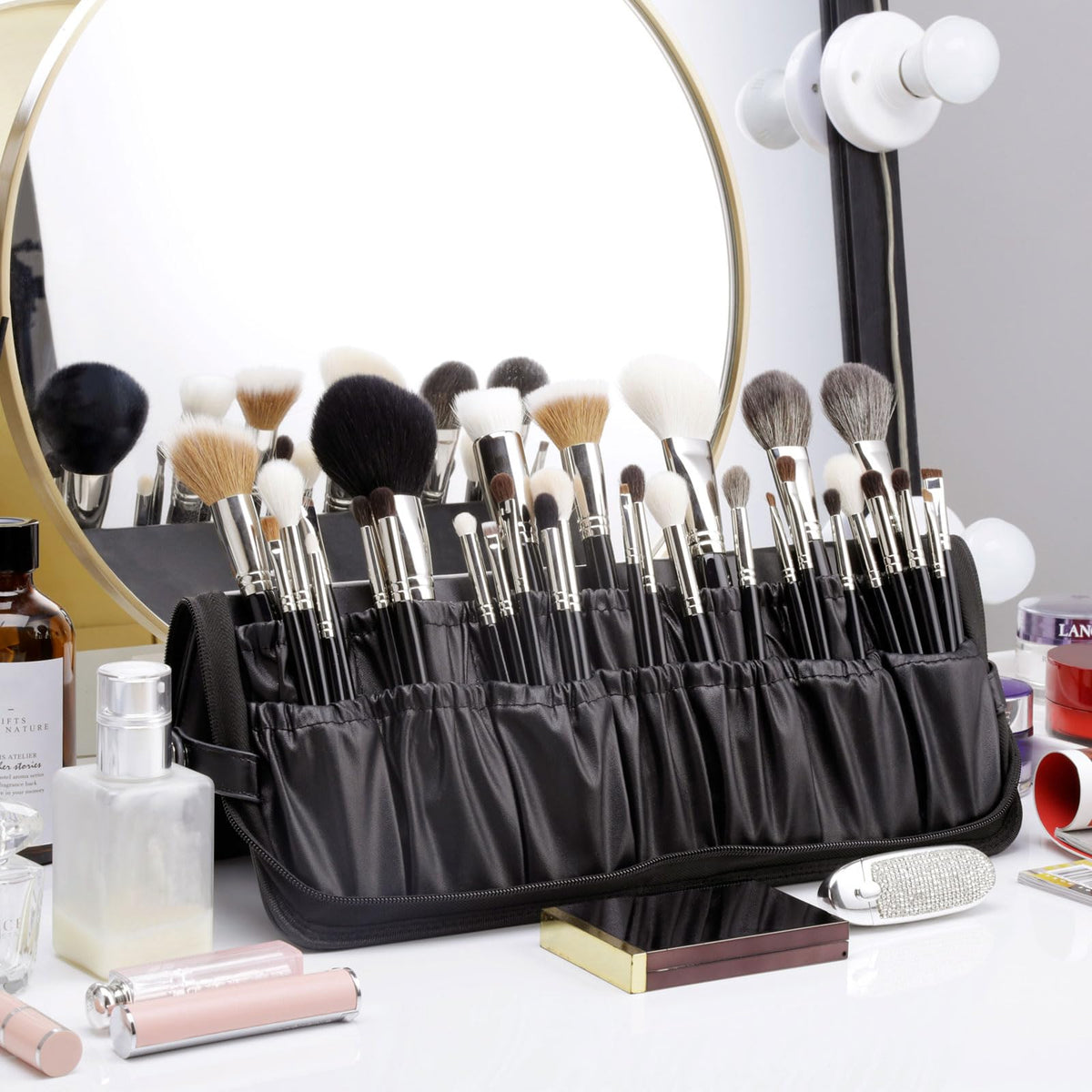 Camdeez Rownyeon bag makes a stylish gift for makeup artists.