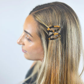 Camila Paris CP1993/2 metal-free closure close-up highlighting gentle grip and scalp comfort.