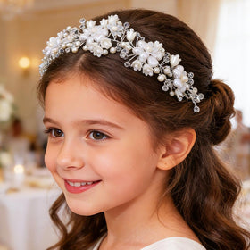 Campsis wedding accessory headband securing a princess look for ceremonies