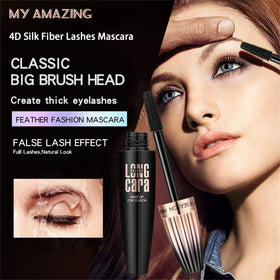 Cappuvini mascara brush close-up reveals ten-layer bristles for fuller, clump-free lashes.