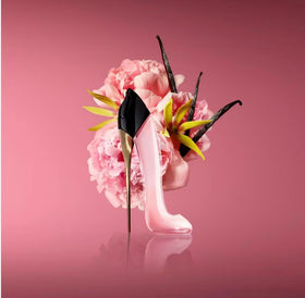 Carolina Herrera Good Girl Blush EDP mini-packaging, stylish unboxing appeal.