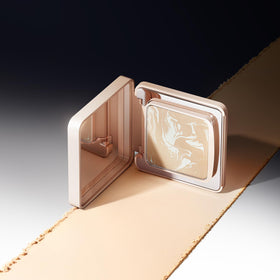 CARSLAN 2.0 on-the-go compact keeps makeup intact.