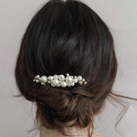 CASDRE pearl bridal comb, close-up pearl details, enhances classic wedding elegance
