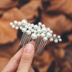 CASDRE silver-shine hair comb with veil pairing for cohesive styling