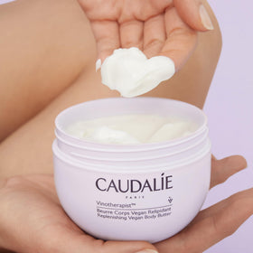 Application on elbows and knees to hydrate very dry skin with Caudalie butter.