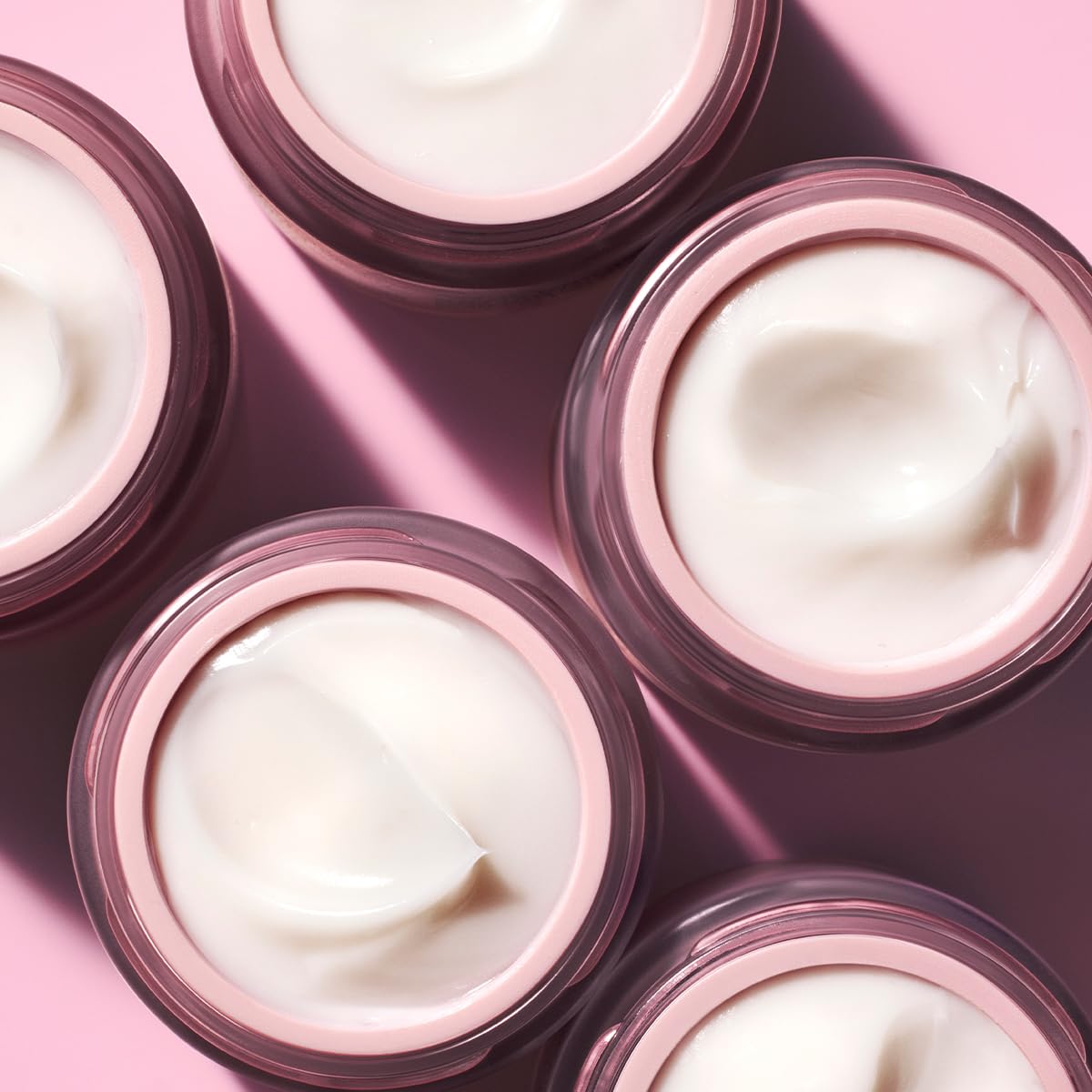 Caudalie Resveratrol-Lift night cream for neck and décolleté contouring