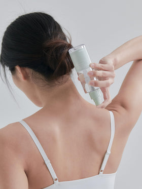 Celimax Heartleaf BHA Body Mist 360-degree pump in action.